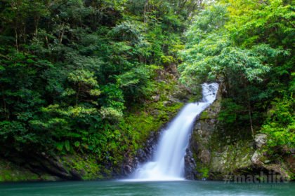 奄美大島の見どころ 奄美フルーツファーム マテリヤの瀧写真